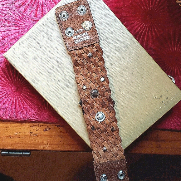 Beautiful rose bracelet - Picture 3 of 4